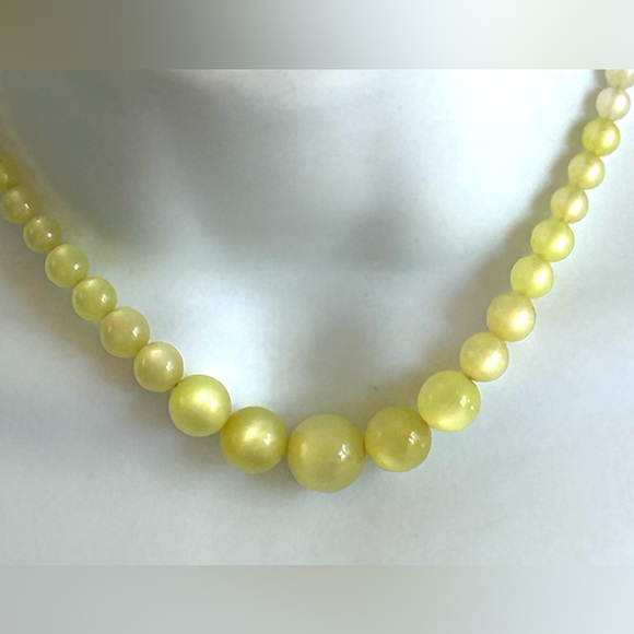 Vintage Yellow Moonglow Lucite Graduated Choker 13” w/ 2 1/2” Extender 40’s-50’s - Picture 4 of 16